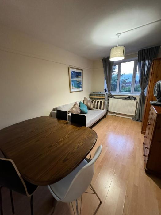 2 Bed - Greenwich Flat - Sleeps 5 - 1 Minute From New Eltham Train station