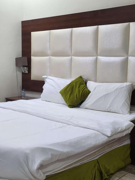 منازل طرف الطريق