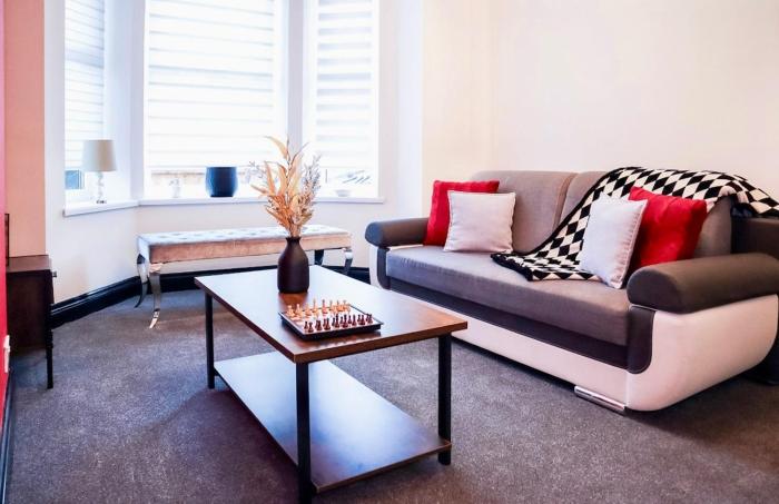 Cosy Luxe Manchester Home With Fresh Bakes