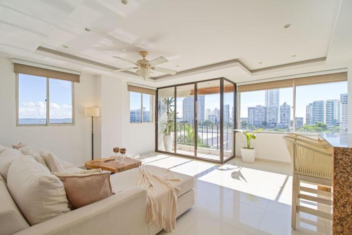 Bocagrande Excelente Ubicacion Apto CONFORT con una gran vista al MAR y PLAYAS