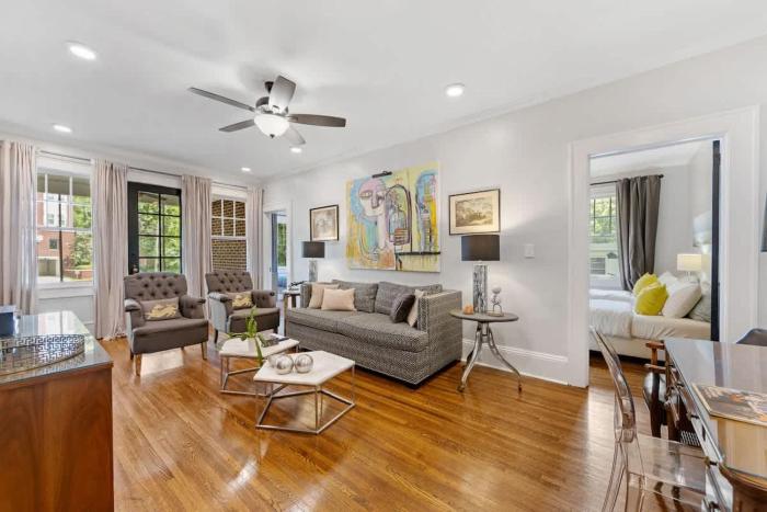 2 BR in Myers Park with comfortable screened porch