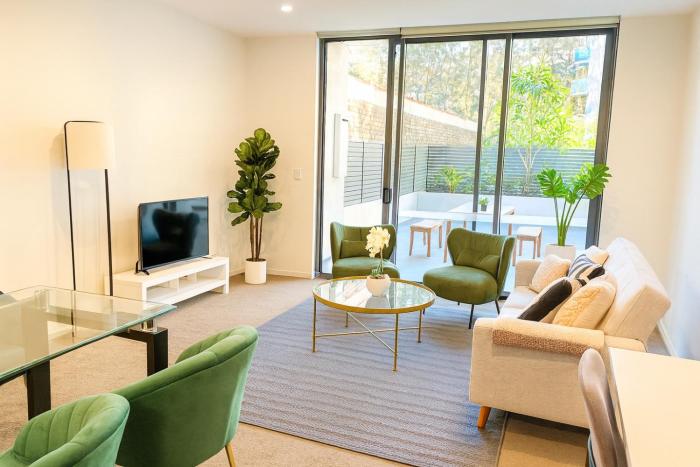 Stylish 3BR 1CAR - Nr Station, Eats, CBD & Airport