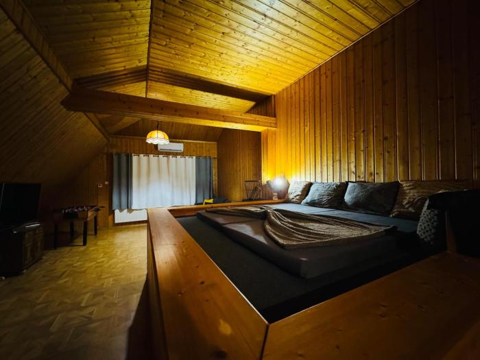 Rodinný apartmán se saunou, bazénem a hřištěm Staňkov