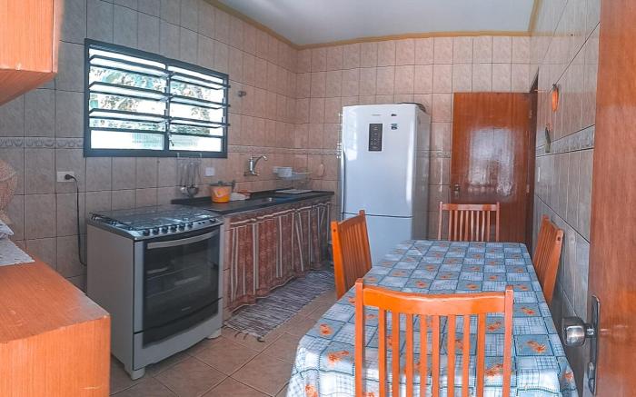 Casa simples e espaçosa próxima à Praia Grande e ao Itaguá