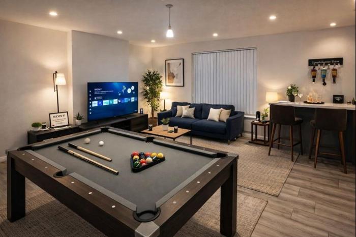 3 Bedroom Homely House,Sleeps 8 Guests Comfortably with 5 King and Double Beds,Glasgow,Free Street Parking, Business Travellers, Contractors,Holiday Goers,NearMajor Transport Links in Glasgow,City Centre ,Perfect for Common Wealth Games 2026