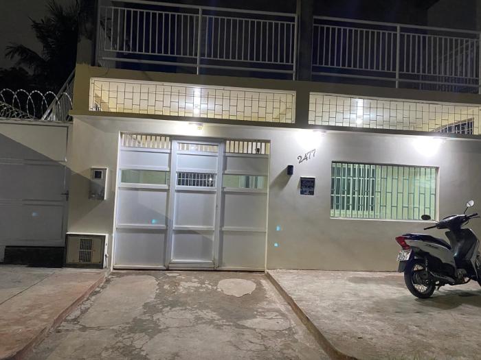 Casa completa com 1 suite e 1 quarto climatizados,com garagem