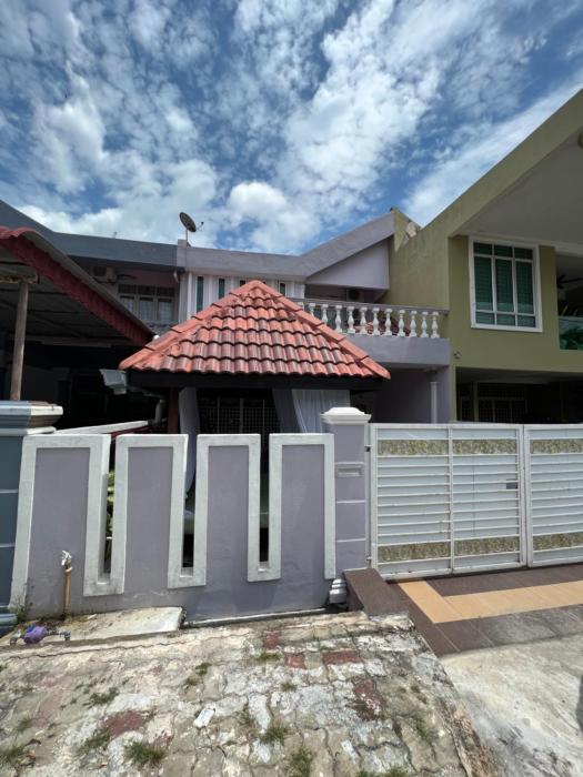 Shahzie Nirwana Pool Homestay Klebang