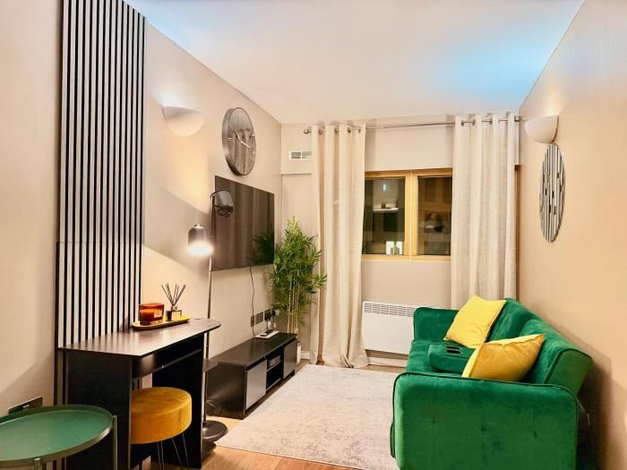 Modern Leeds Train Station 2 Bed Apartment