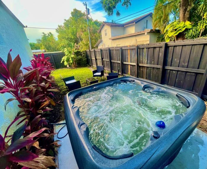 Bahama Mama 2 1 in Las Olas & Holiday Park with Hot Tub