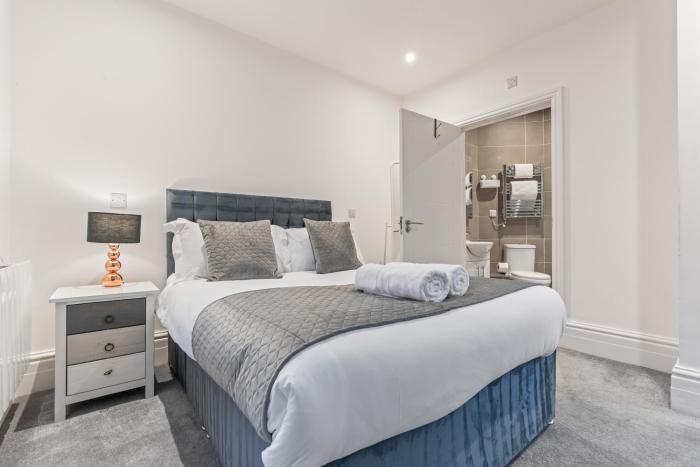 Beautiful 2-Bed apartment City Centre near LGI