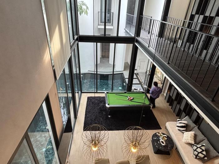 Inara Villa in the center of Pattaya-4 bedrooms 5 bathrooms-billiards table and swimming pool for a relaxing holiday