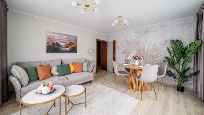 Emilii Plater, Sun & Snow