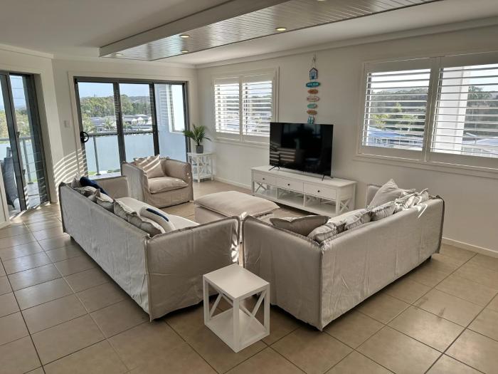 Ocean Views, Pool & Coastal Calm at The Cove