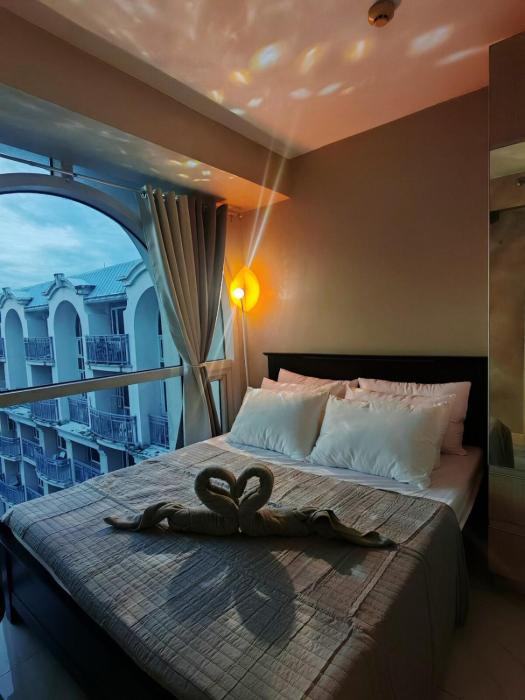 Spacious 1BR Penthouse floor near AIRPORT NAIA Mall of Asia