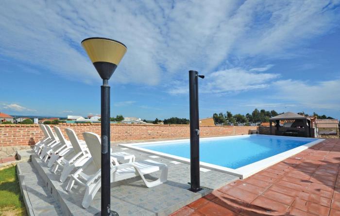 2 Bedroom Stunning Apartment In Nin
