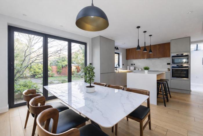 Charming 3 Bedroom Apartment in Acton