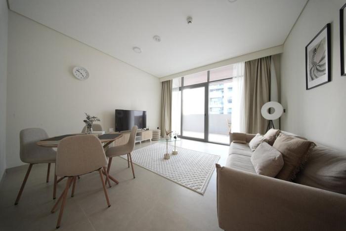 Elegant 1BR with Balcony in West Five Business Bay