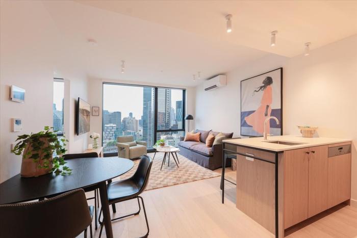 NEW Queensbridge Residences Pool Gym Sauna Steam Restaurants Bar