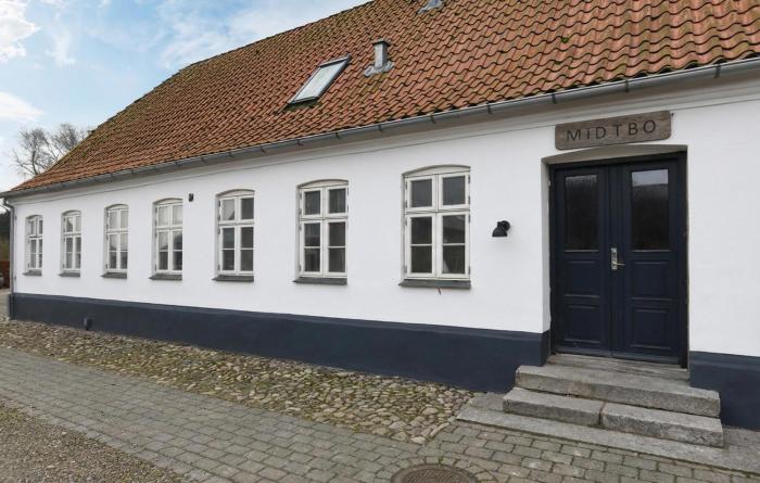 2 Bedroom Beautiful Apartment In Brørup