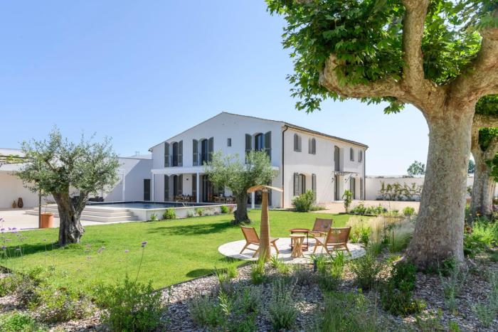 The Mas du Mazet Stunning New Mas in the Heart of the Orchards Charleval