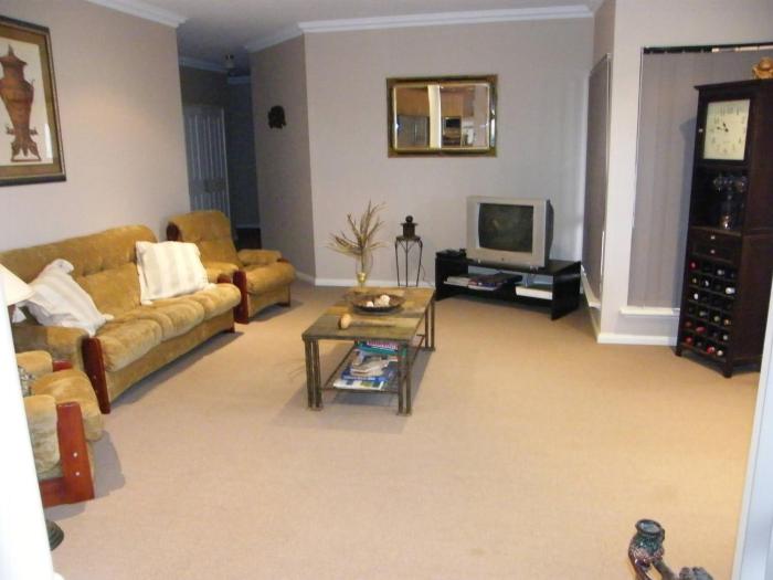 Mountain Park on 50 acres, beautiful views, river close by, sleeps 12, 5 bedroom