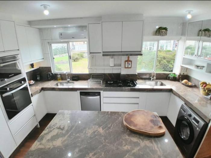 Quadra Mar com Ar mais Sacada Fechada sem insetos