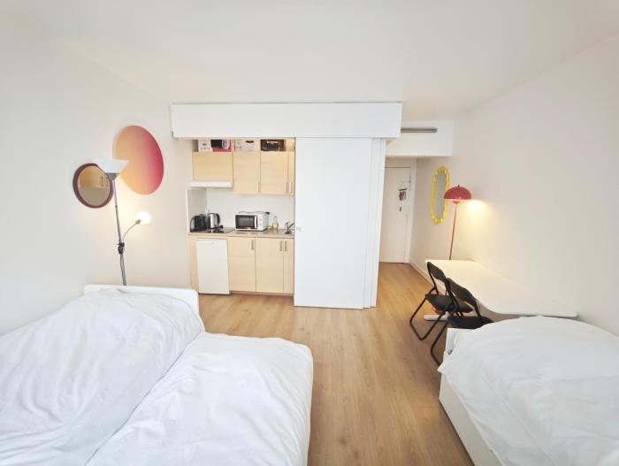 Eiffel Tower 10 min Walk Charming Studio by Seine