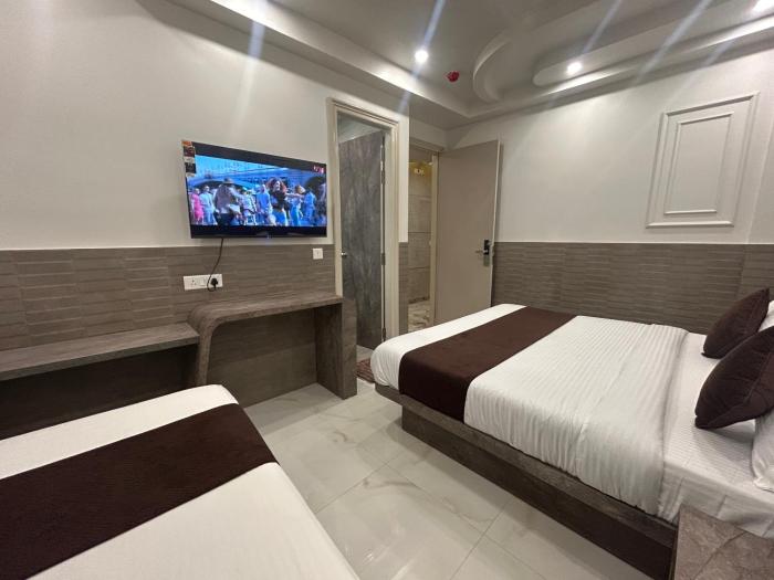 Newly Built Guest House Shree Guru 3 Minute Walking Distance From New Delhi Railway Station