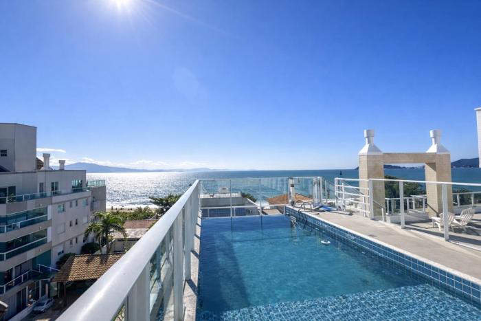Luxo e exclusividade - Apartamento a 30m da praia da Cachoeira Floripa
