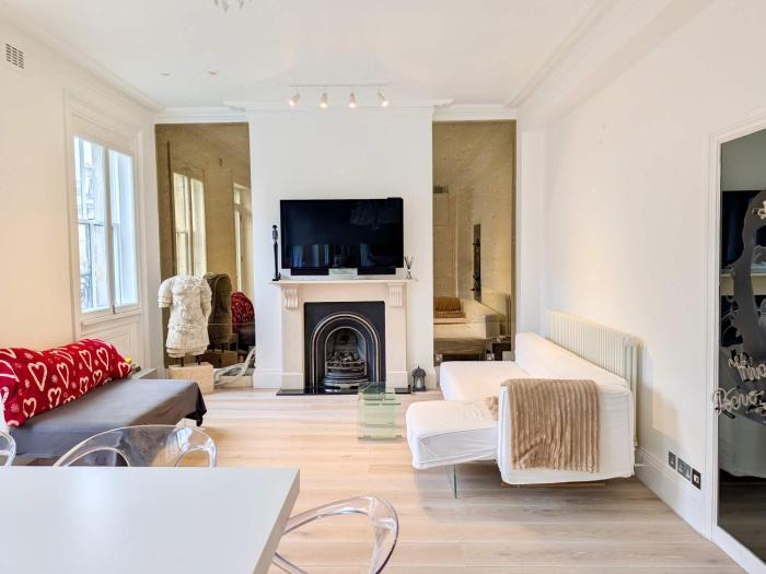 Stylish 1 Bed in SW7 with Private Balcony