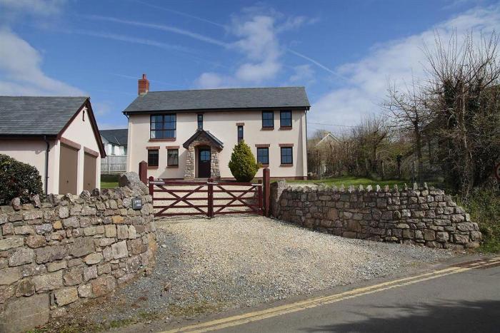 4 Bed in Gower oc-hh151
