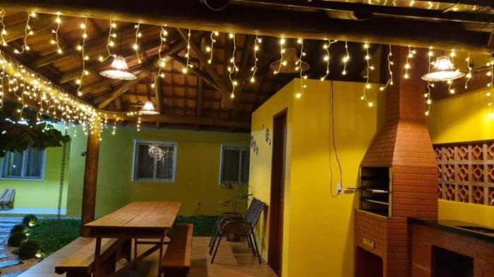 Casa amarela 100 m do mar,conforto,tranquilidade! Churrasqueira,3 quartos,wifi!