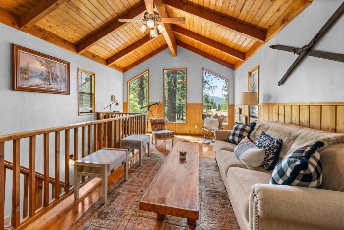 Colibri Cabin - Walk to Lake and Trails