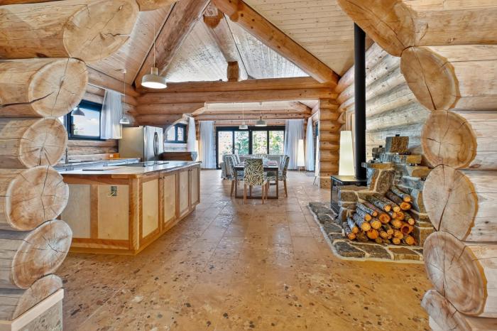 Cedar Heaven Lake Lodge