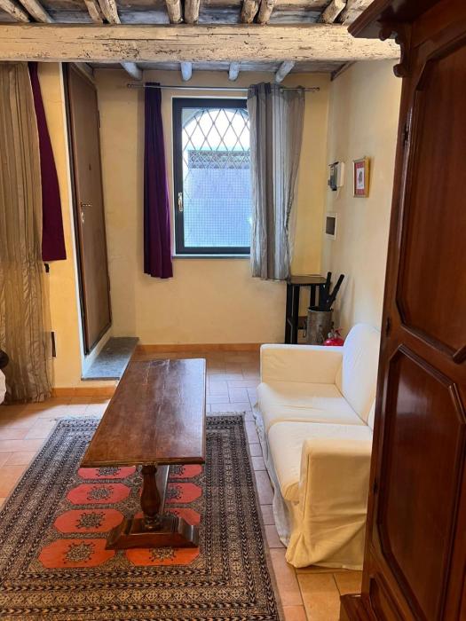 Colosseum Imperial Stone Apartment