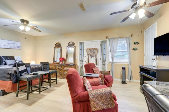Charming Studio about 5 Mi to Stone Mountain Park