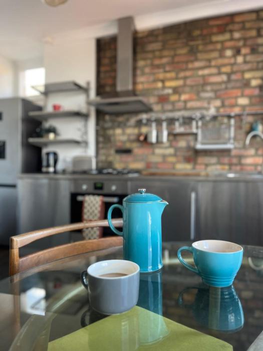 Spacious victorian 3 bedroom apartment