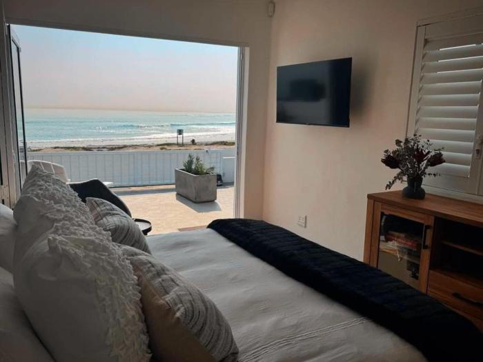 Modern Beachfront Studio with Ocean Views