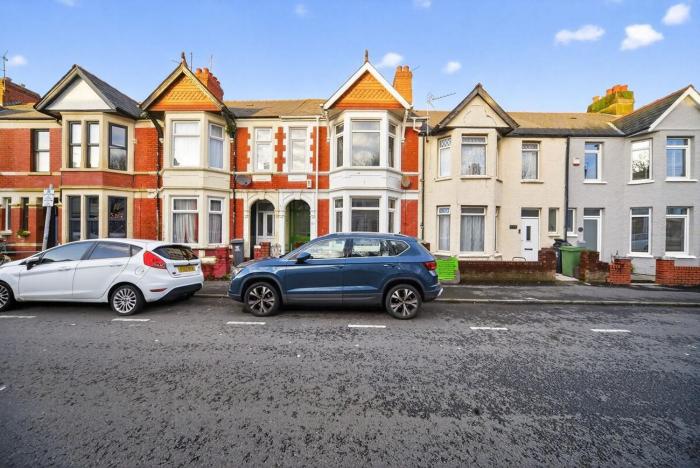 NEW! 5BR Home near City Centre with Garden