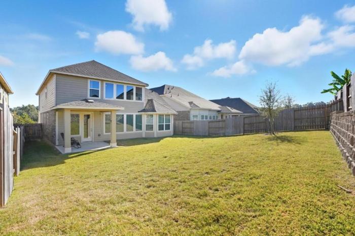 Bright Retreat • Loft View + Big Backyard