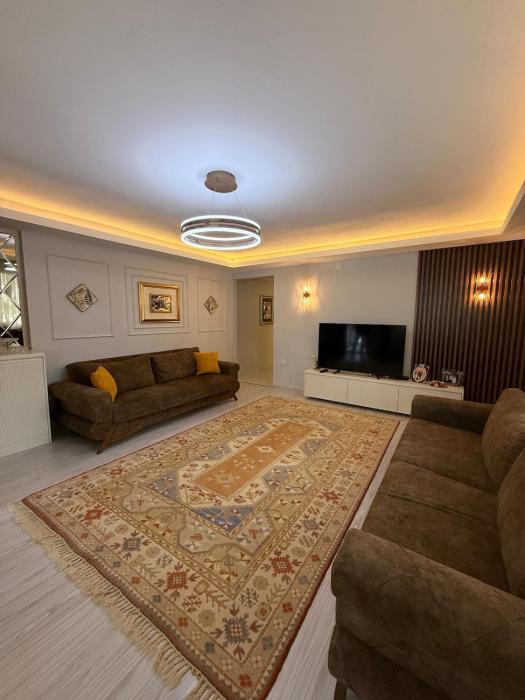 Renovated 2BR Garden Flat 300 m to Sarımsaklı Beach