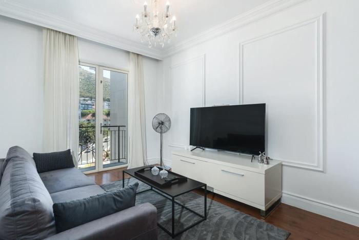 Opulent Green Point Getaway