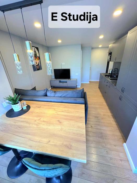 Trumpalaikė butų nuoma Kaune prie Klinikų STUDIJA E SELF CHECK IN