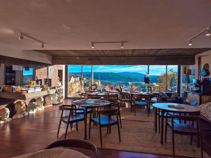 Quinta do Barrieiro - Art Selection by Maria Leal da Costa