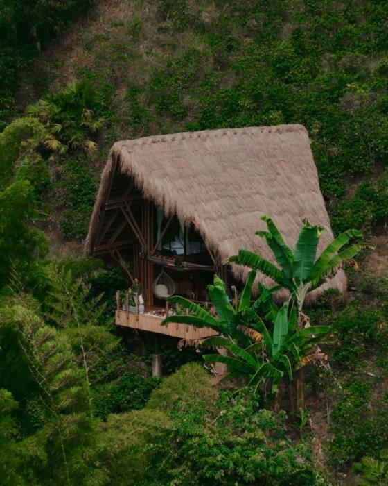 ATTRAVERSIAMO BAMBOO HOUSE