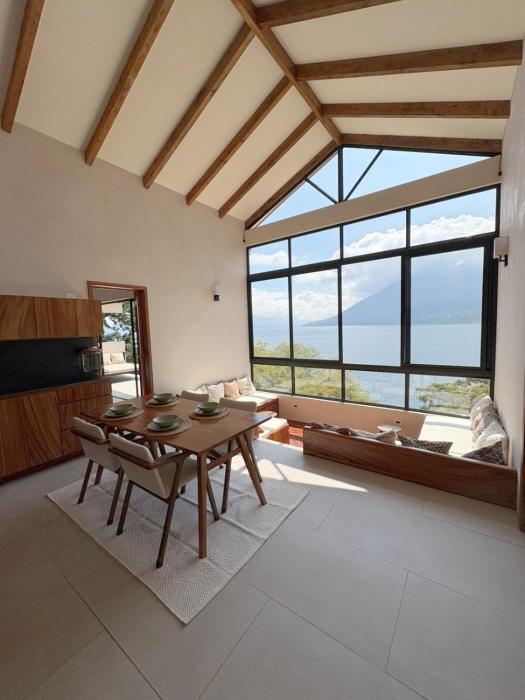 Luxury Lakefront Retreat at Casa Floresta