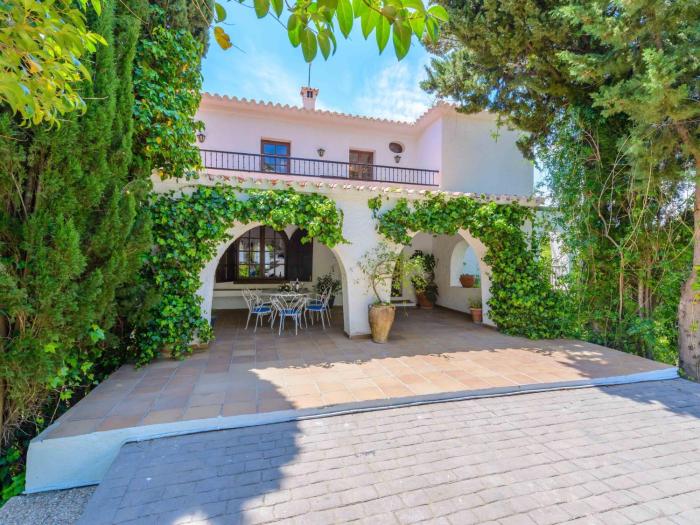 Holiday Home Privates Schwimmbad mit Grill und Feuerstelle by Interhome