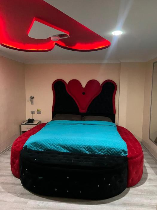 Hostal Los Alpes Comité Del Pueblo