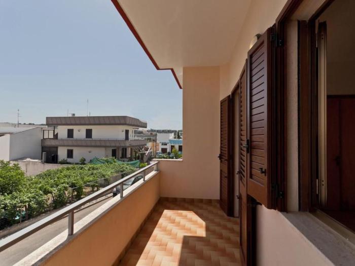 Apartment Helle Wohnung in Santa Maria al Bagno by Interhome