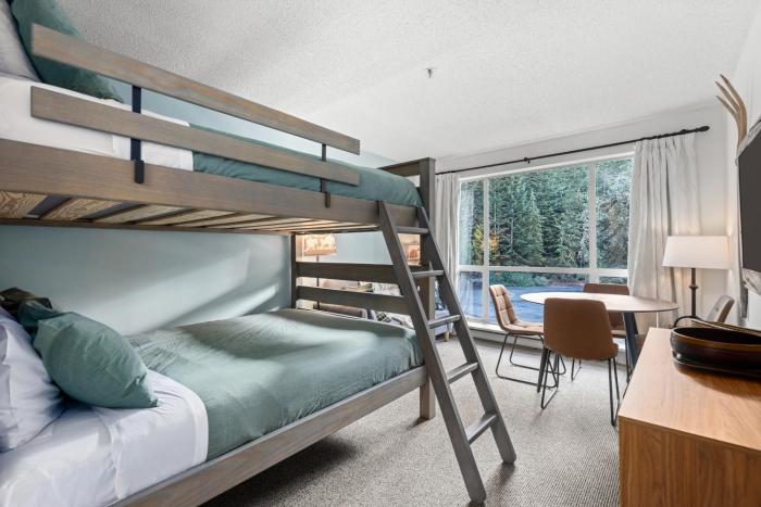 1BR | Greystone Lodge | Ski in Ski out | Pool & Hot Tub | Epic Locations